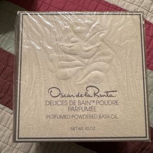 Oscar de la Renta perfumed powdered bath oil NIB